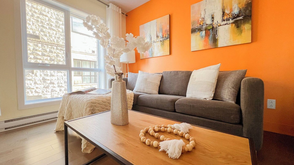 Cote-Des-Neiges—Notre-Dame-De-Grace Apartment | Bright*2BR*Feeling at home *1G Wi-Fi*gym*parking