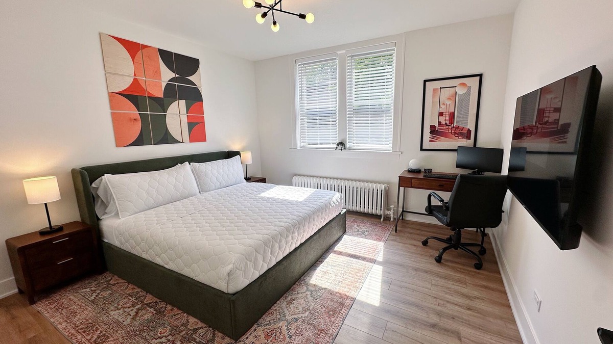 Evanston Apartment | Bright 2BR - King Bed + Desk - Near: Northwestern-Chicago-Beaches