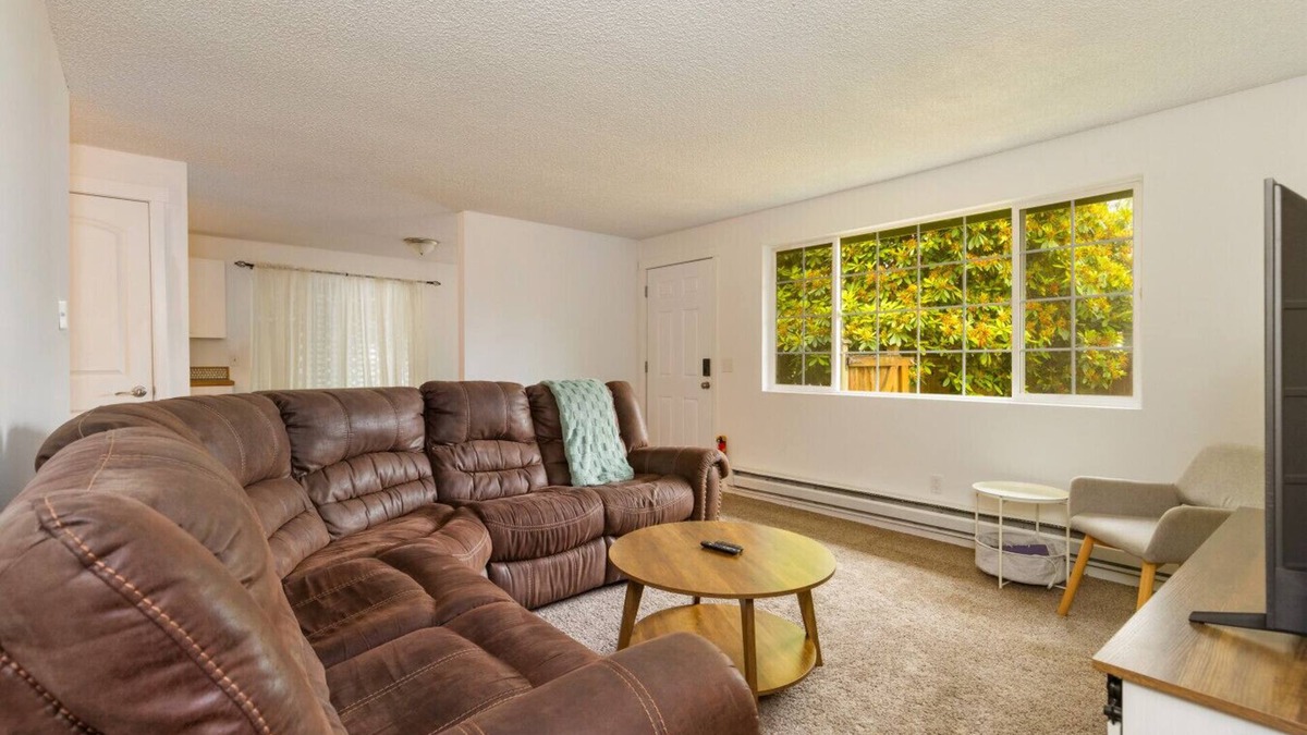 Picnic Point-North Lynnwood House | Bright 2BR Lynnwood Retreat