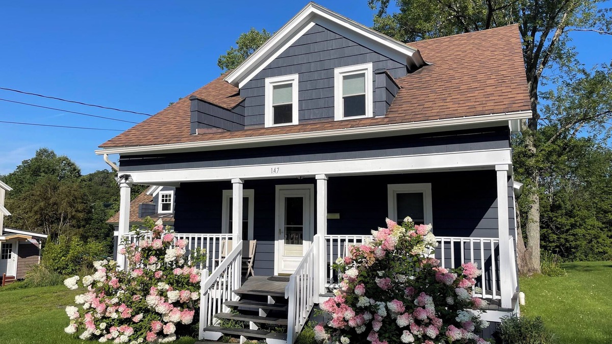Montpelier House | Bright 3 bed 2 bath home!