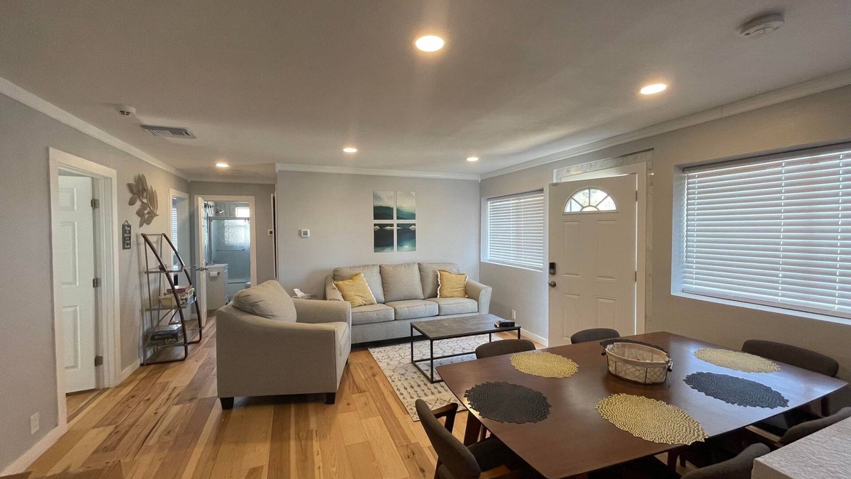 Globe House | Bright 3 bedroom, 2 bath home; game room w/arcade machines - basketball machine