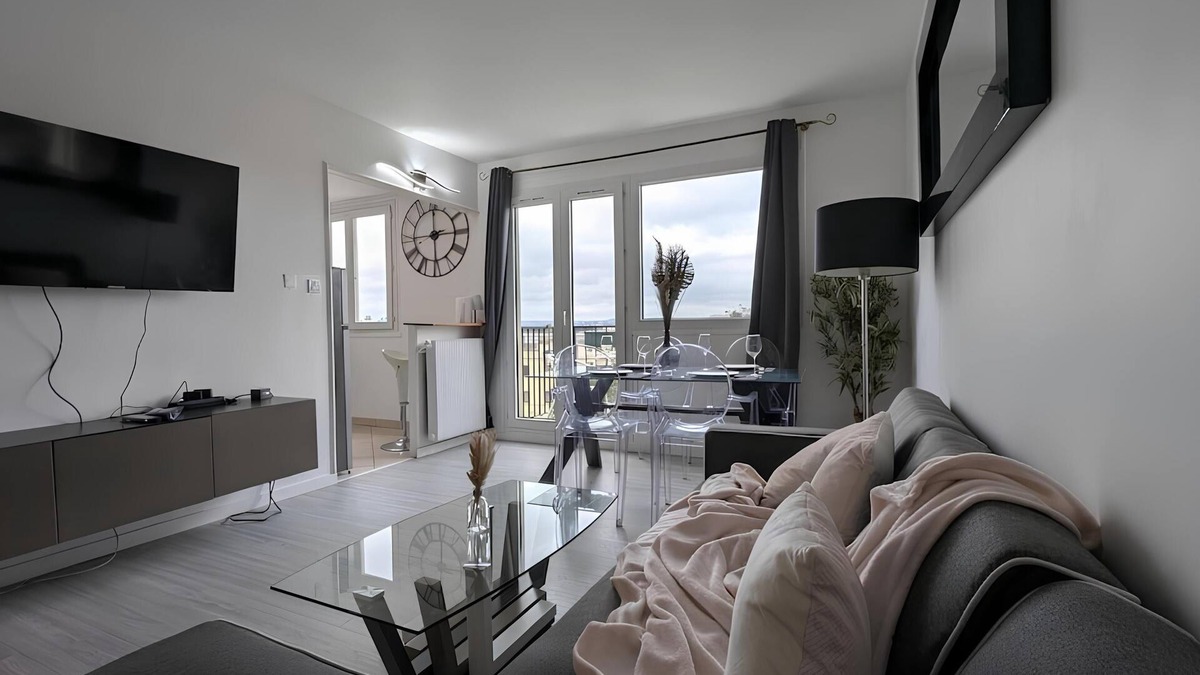 Sartrouville Apartment | Bright 3-room apartment, balcony & parking - Paris 20 min