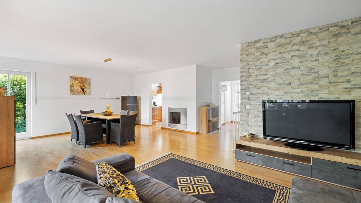 Stephanskirchen Apartment | Bright 3-room maisonette apartment with 2 terraces near Schön Klinik Vogtareuth