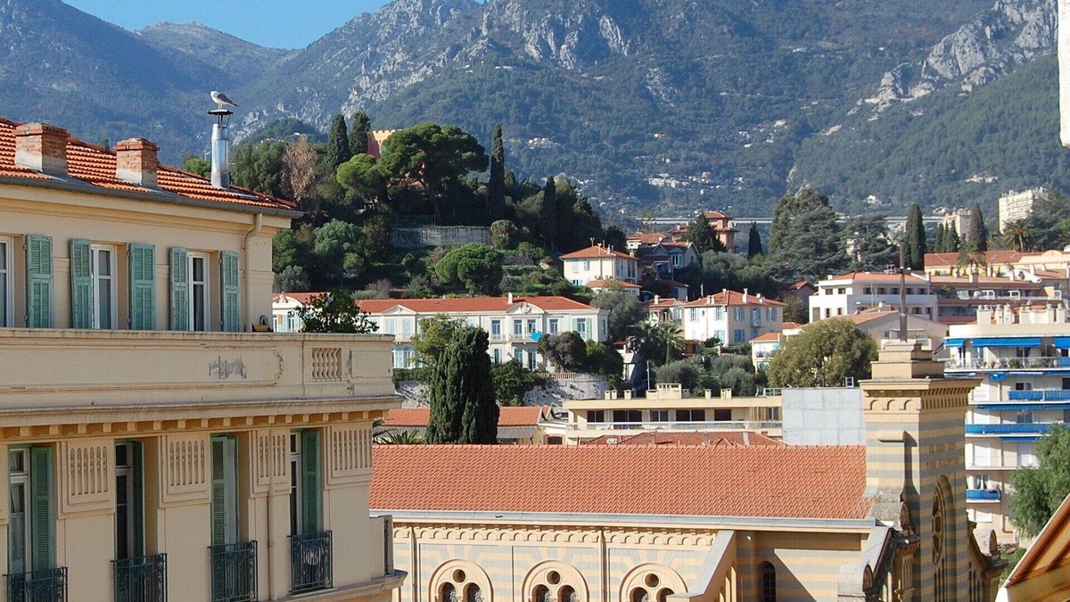 Alpes-Maritimes Apartment | .Bright 3 rooms WITH GARAGE ideally located
