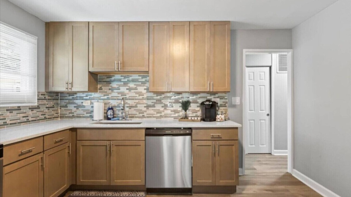 Wheeling House | Bright 3BR Gem in Wheeling