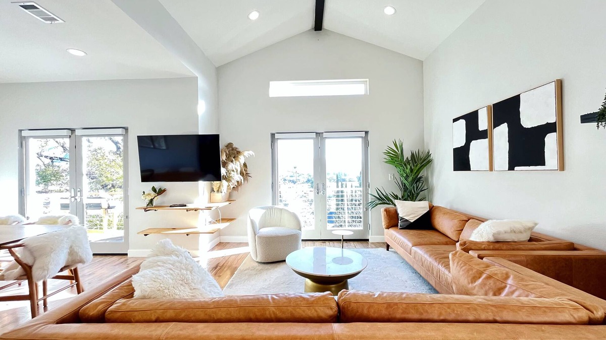 Westlake Village House | Bright 4 Bedroom Mountain View Home By Arts Plaza