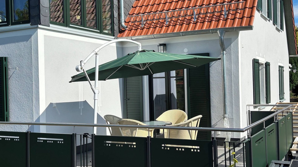 Fulda Apartment | Bright 87 sqm with Rhön view & sun terrace, city bus & A7 connection