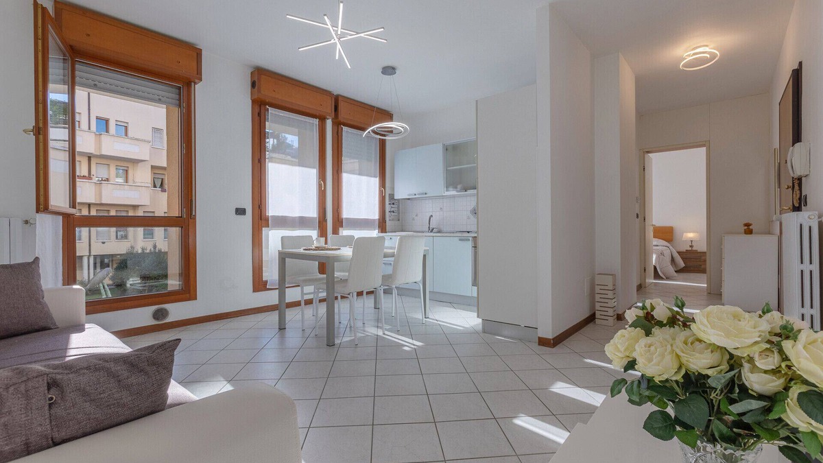 Cirenaica Apartment | Bright & Airy Apartment near Zanolini Station
