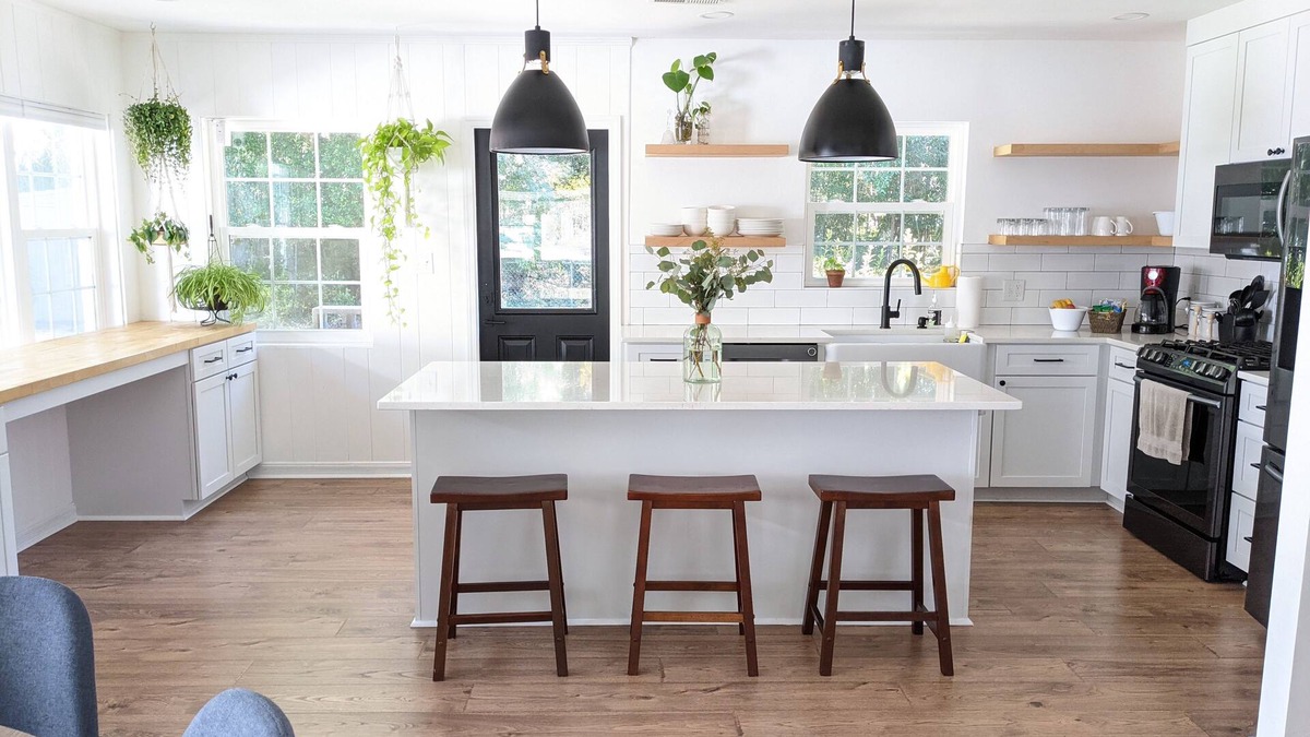 Gainesville House | Bright & Airy HOUSE for 12, Walk to Campus!