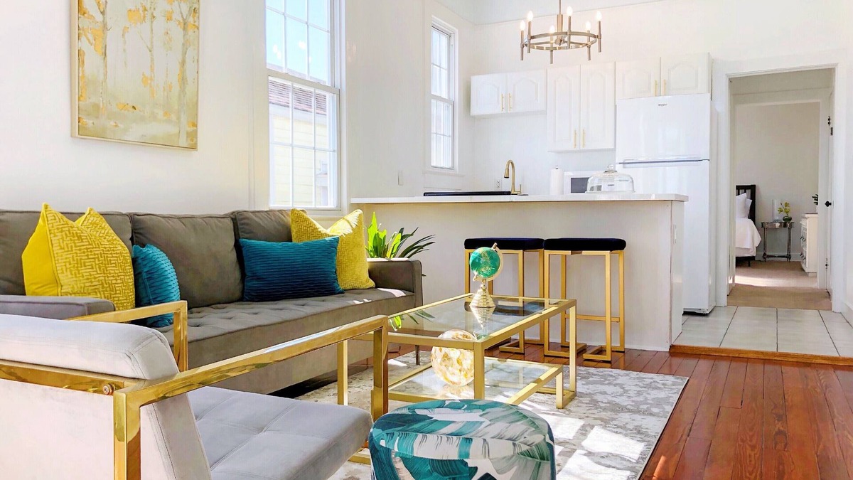 Uptown Historic District House | 🌿 Bright, Airy & Super Clean Suite on Magazine St - Walk to restaurants & shops.