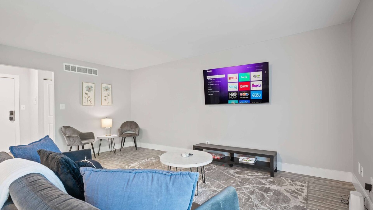 Rochester Apartment | Bright & Airy Urban Unit Walk to Everything!