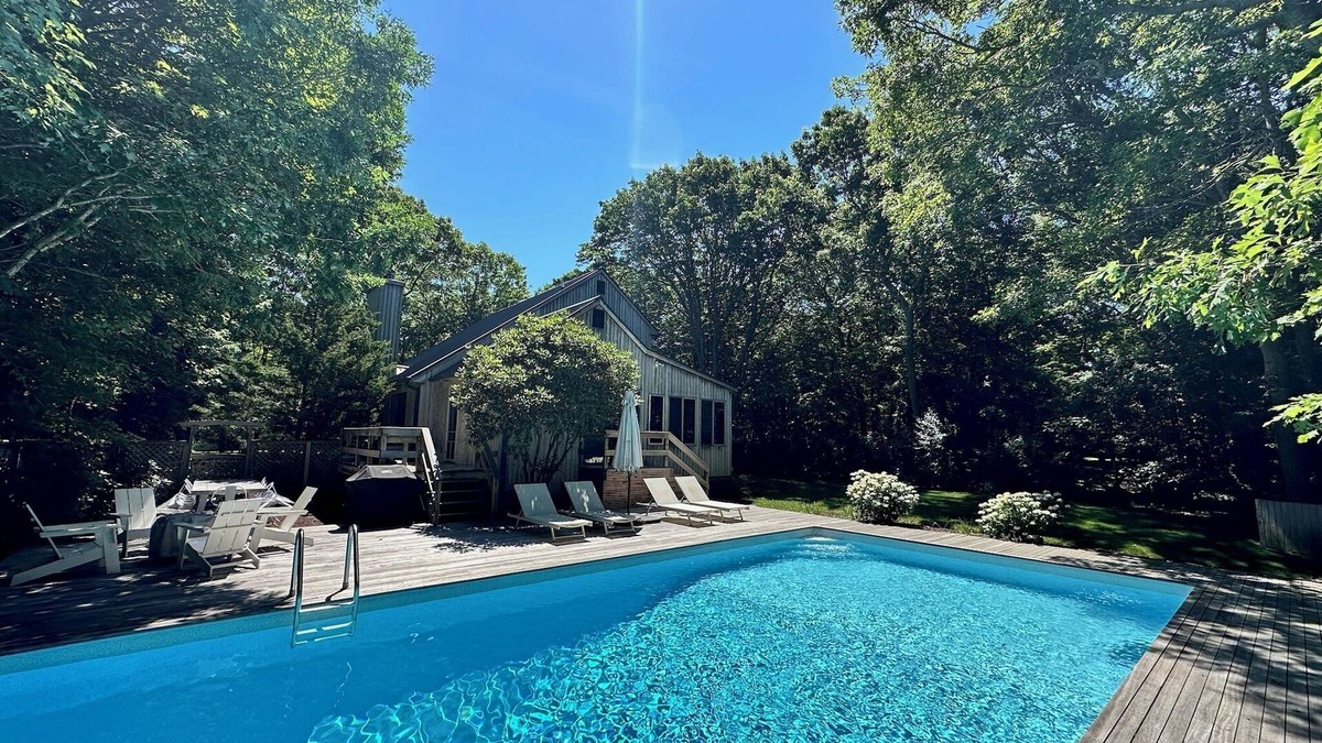 Hamptons House | Bright and airy East Hampton oasis - 2-min walk to the beach!