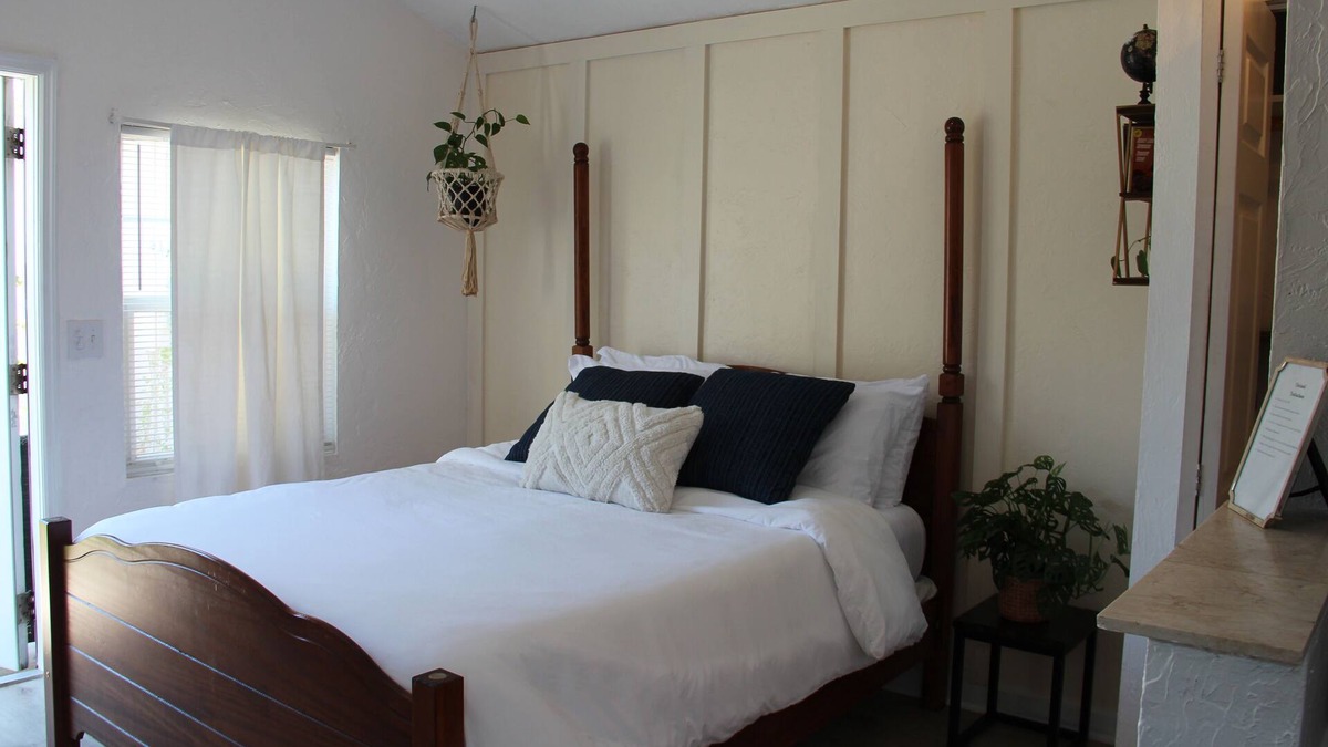 Riviera Beach Cottage | Bright and airy studio 10 minutes from downtown West Palm Beach!