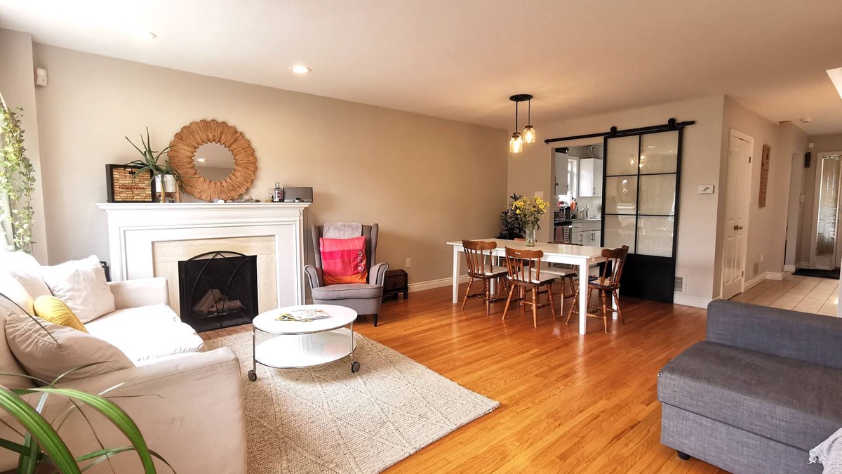 Oakwood Village House | Bright and charming home with gorgeous backyard