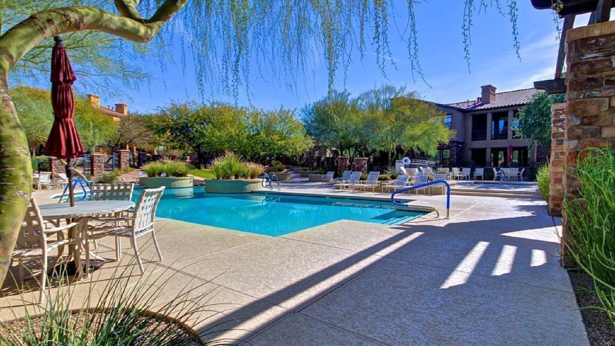 Talon Retreat House | Bright and Clean! - Encore Gated Community - Contemporary Furniture -