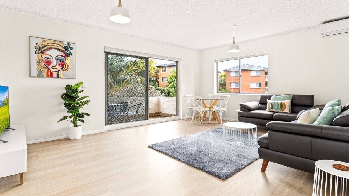 Ryde Apartment | Bright and convenient apartment, close to shops