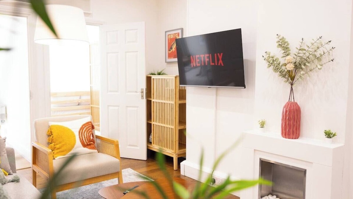 London City Centre Apartment | Bright and Cosy home 100m from Trafalgar Square
