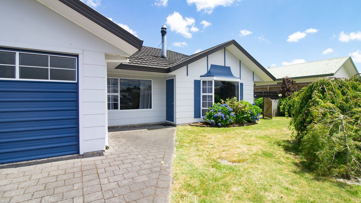 Nukuhau House | Bright and cosy holiday home away from home in Taupo.