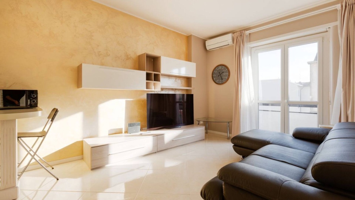 Niguarda Apartment | Bright and cozy 50 sqm apartment, capable of accommodating up to 4 people, located on the fifth floor of a building with an elevator. The accommodation is situated a 15-minute walk from Niguarda Hospital and just a few minutes' walk from Milano Parco Nor