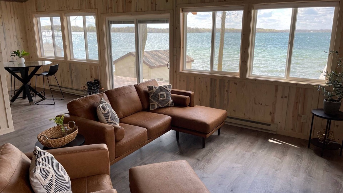 Frazee Cottage | Bright and cozy cottage on beautiful Rose Lake