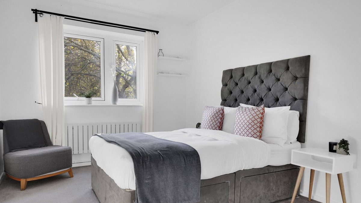Livesey Apartment | Bright and Cozy Peckham Apartments by London Bridge