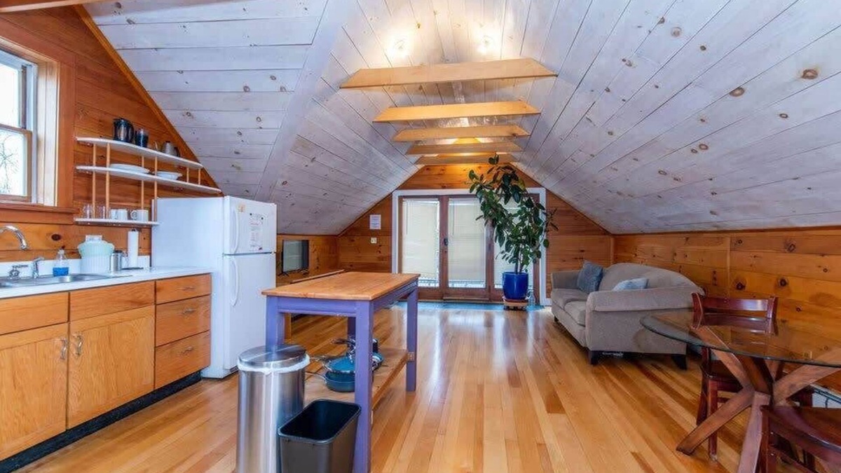 Old North End House | Bright and Cozy Prvt Treehouse Apt Near downtown!