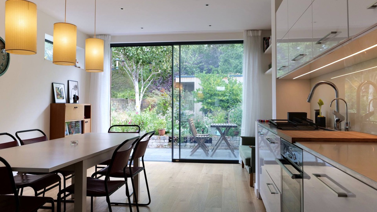 North Kensington Apartment | Bright and Elegant 2 Bedroom Flat Near Notting Hill