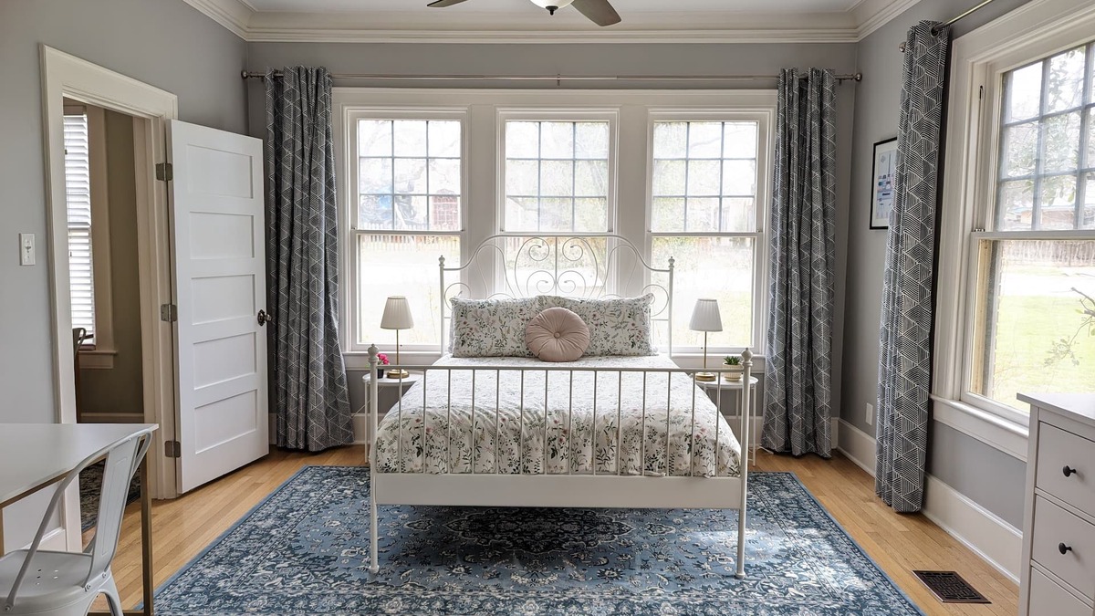 North Loop House | Bright and Elegant Historic Hyde Park Home