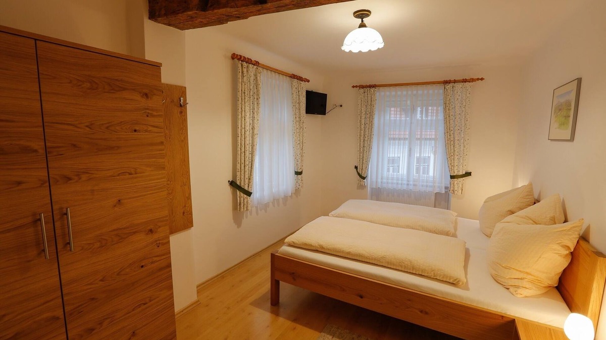 Weissenkirchen in der Wachau Apartment | Bright and friendly double room (23 sqm) for two people with free WiFi