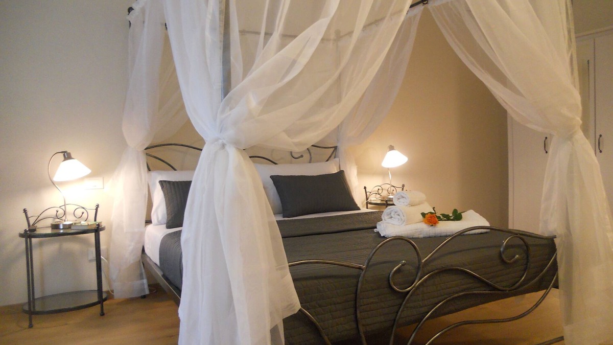 Pietrasanta Apartment | Bright and graceful Suite in the heart of Pietrasanta