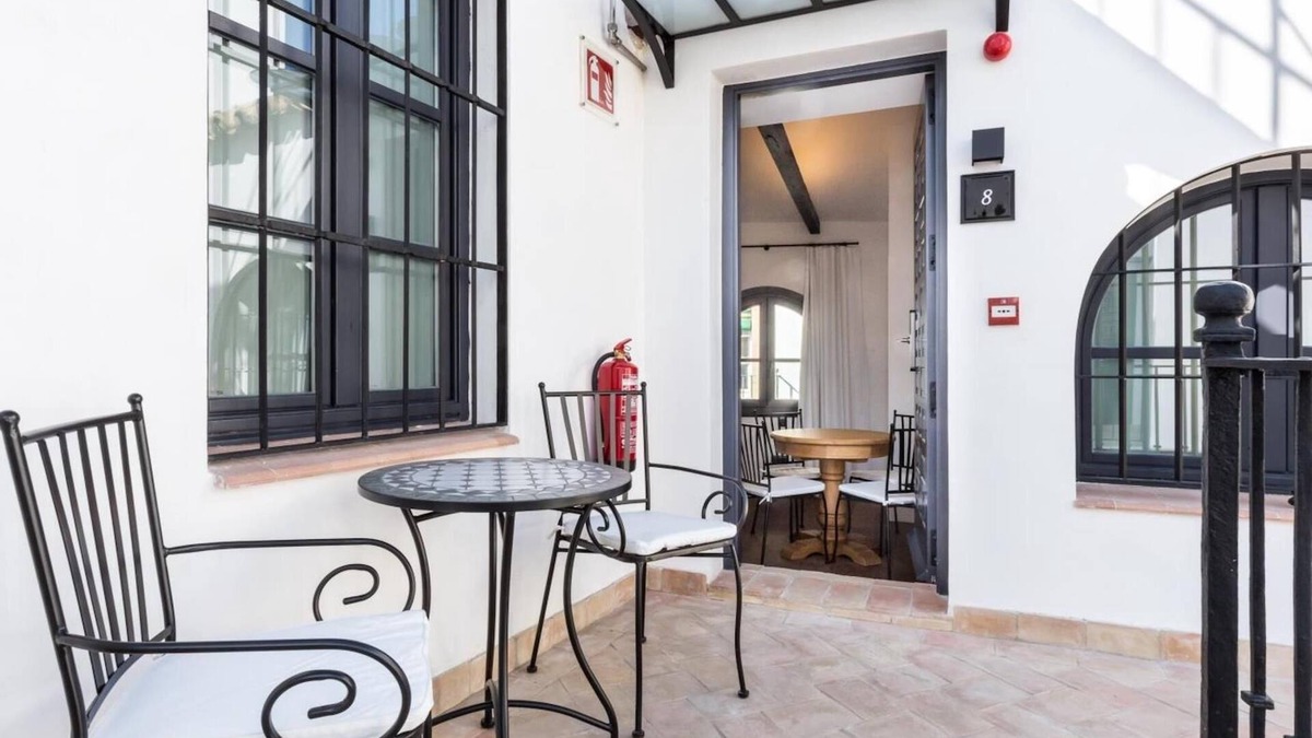 Alfalfa Apartment | Bright and light 2 bedroom, 2 bathroom penthouse with lovely outdoor space
