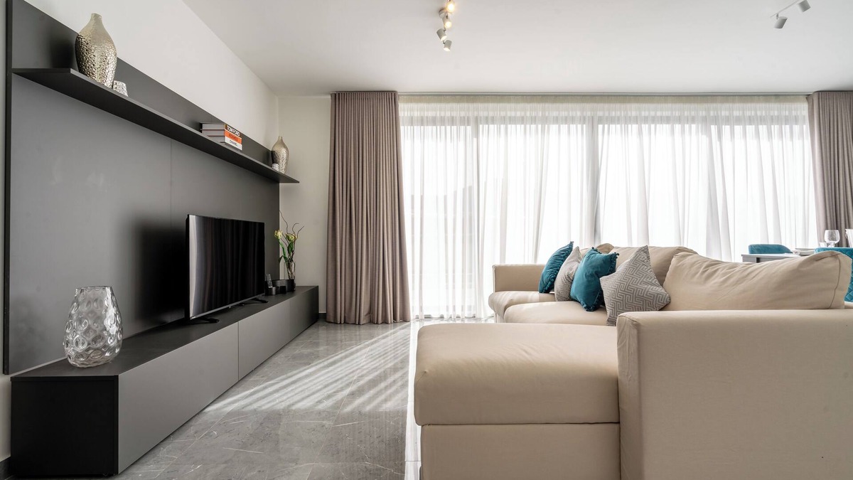 St. Andrew's Apartment | Bright and Modern 2 Bedroom Penthouse