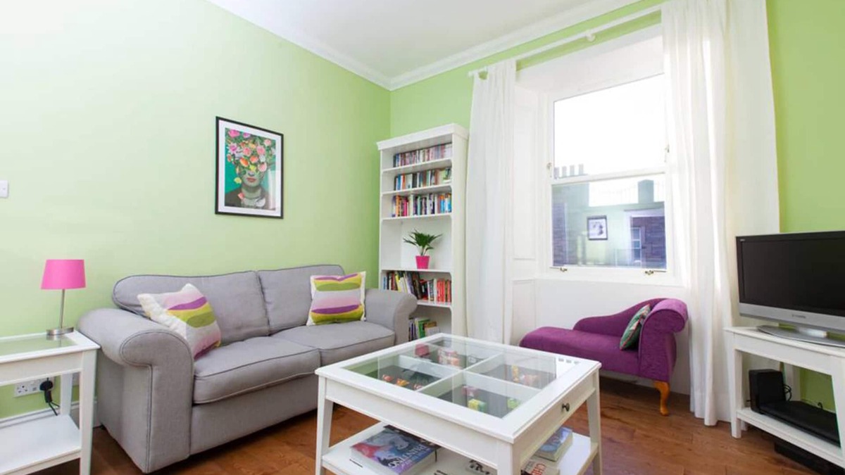 Newington Apartment | Bright and Modern Causewayside Apartment