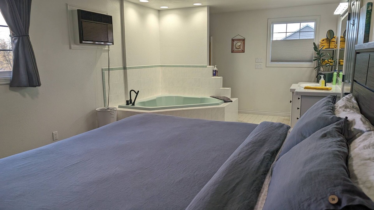 West Salem House | Bright and Open Home-Jetted Tub in Primary Suite