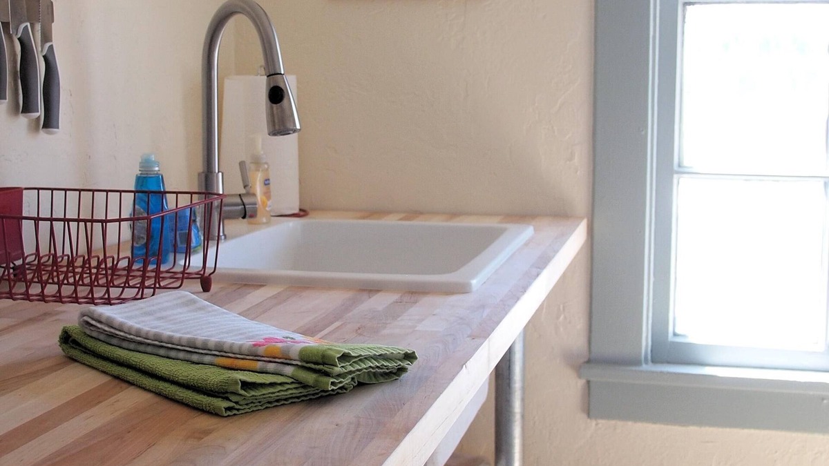 Clarkdale Apartment | Bright and open loft style studio