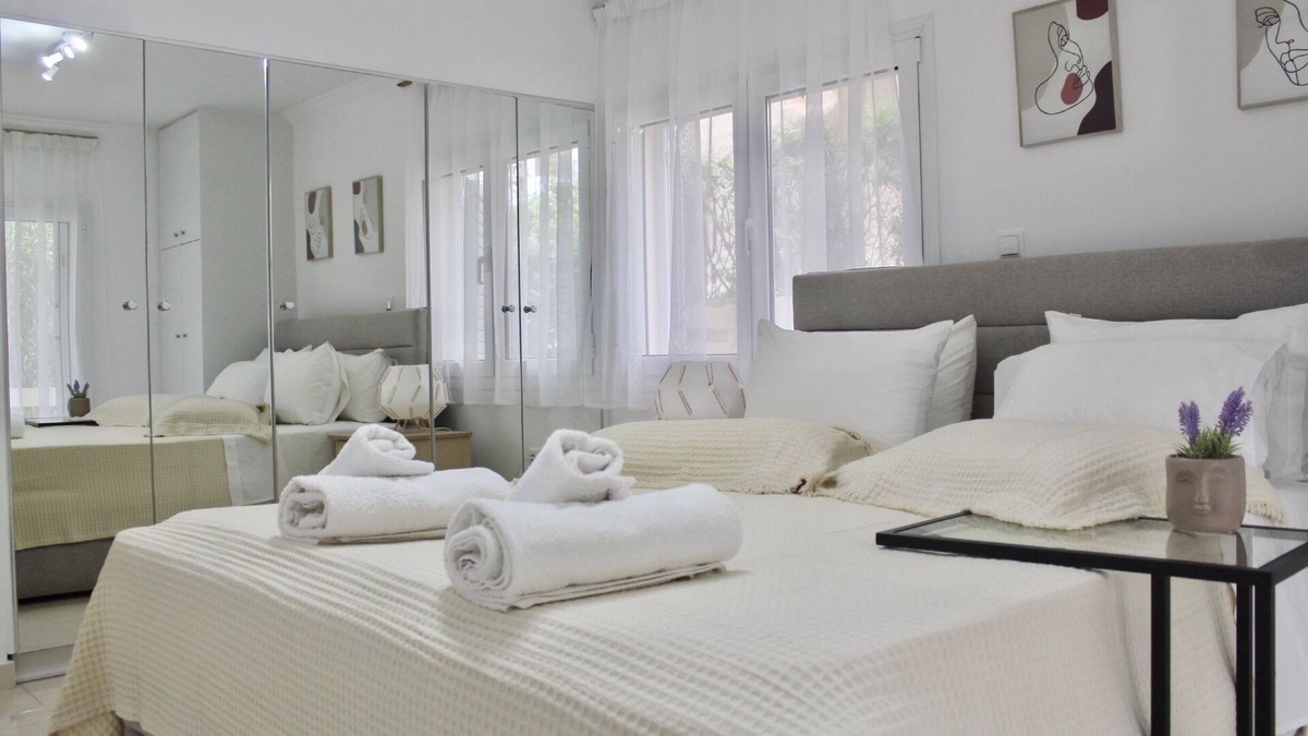 Varkiza Apartment | Bright and Peaceful Apartment near Varkiza beach
