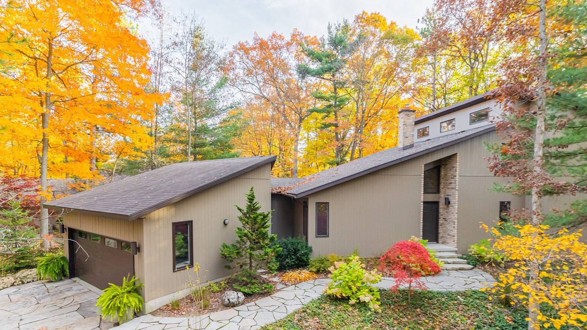 Grand Bend House | Bright and spacious family home in beautiful Southcott Pines area in Grand Bend