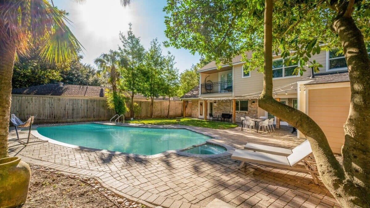 Jersey Village House | Bright and Spacious Home for w Pool -over 30 Nights-