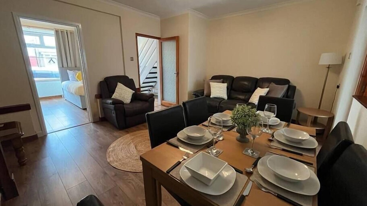 St. Thomas Apartment | Bright and Spacious Home in Port Tennant
