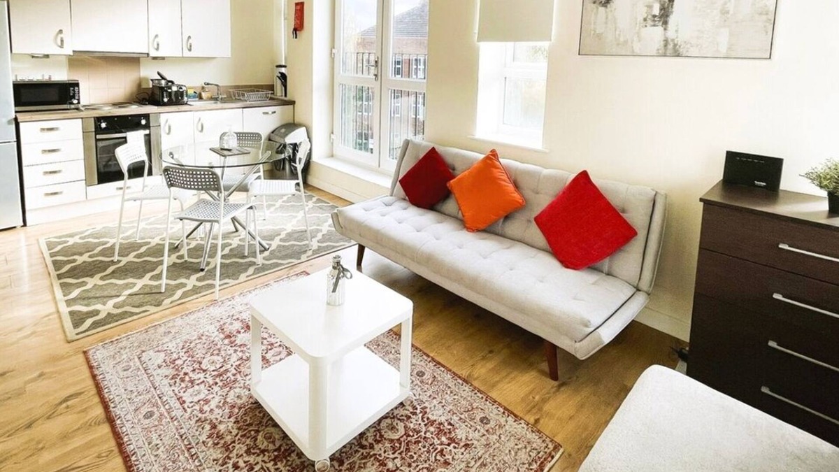 Maidstone Apartment | Bright and Sunny 2bedroom apartment in Maidstone near town centre