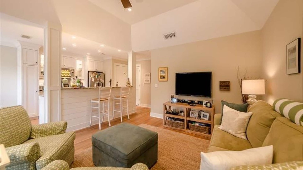Kiawah Island Villa | Bright and sunny 1 BR/1 BA villa. A short, 4 minute walk to the beach.
