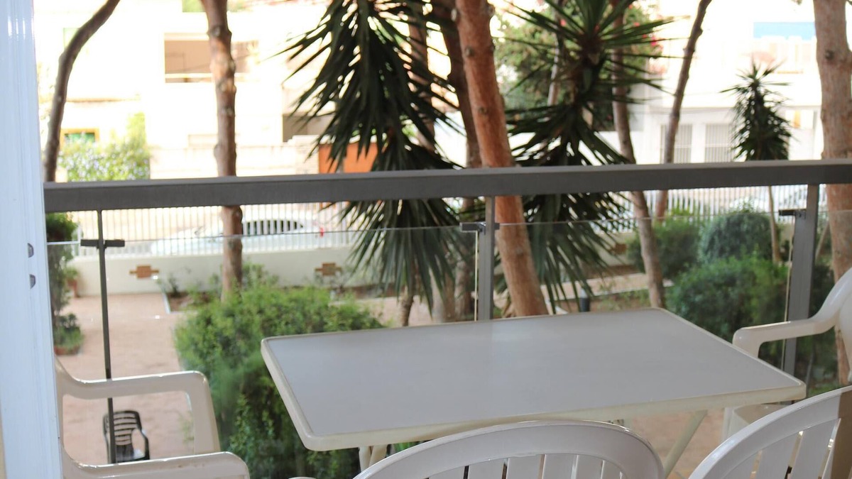 Molino del Chirrete Apartment | Bright Apartment, Garden View, near Beach