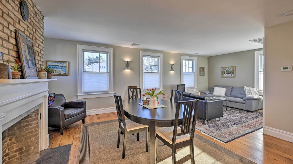 Greenport Apartment | Bright Apartment - 1/2 Mi to Greenport Harbor!