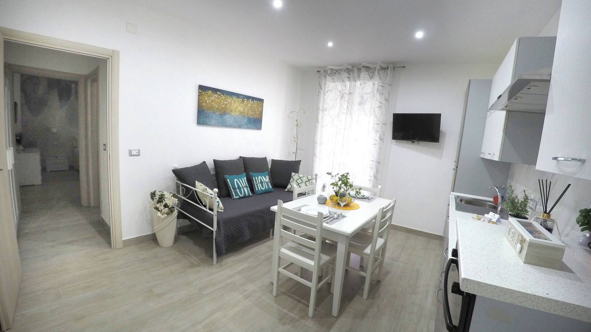 Tiche Apartment | Bright apartment 10 minutes from Ortigia