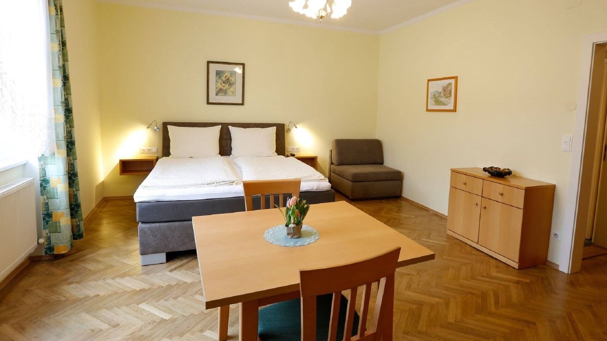 Weissenkirchen in der Wachau Apartment | Bright apartment (47 sqm) for two adults and two children with a view of the Danube