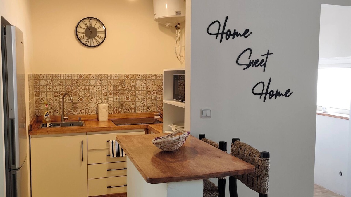 Gauthier Apartment | Bright apartment 5min from Twin, quiet Gauthier neighborhood.