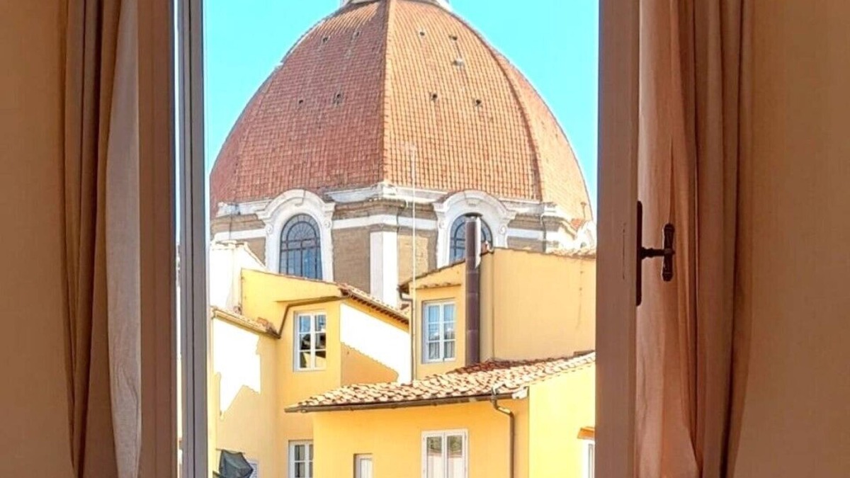 Santa Maria Novella Apartment | Bright Apartment a few steps from Duomo and Train Station. Wifi, A/C, W&D