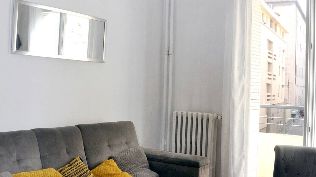 Les Grands Carmes Apartment | Bright apartment — close to city centre