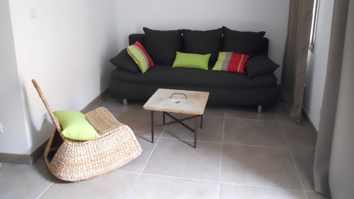Coursan Apartment | Bright apartment Coeur de village