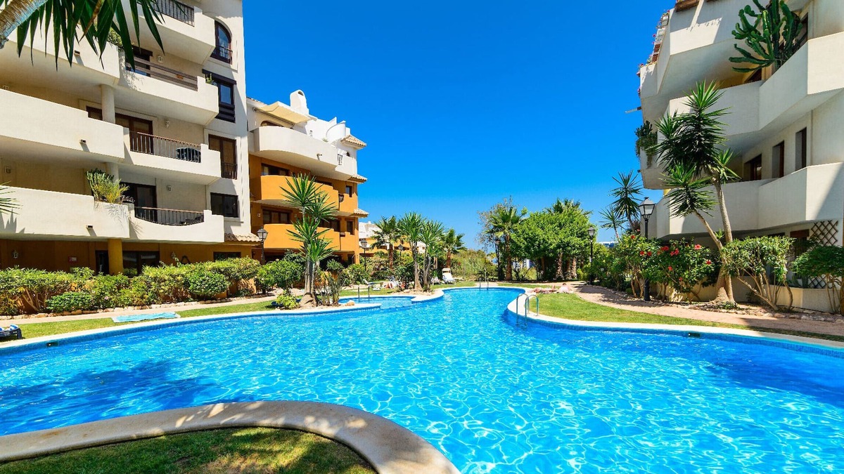 Punta Prima Apartment | Bright apartment for 2 people, 300m from the beach, A/C, Wi-Fi, communal pool, Bennecke Kenya